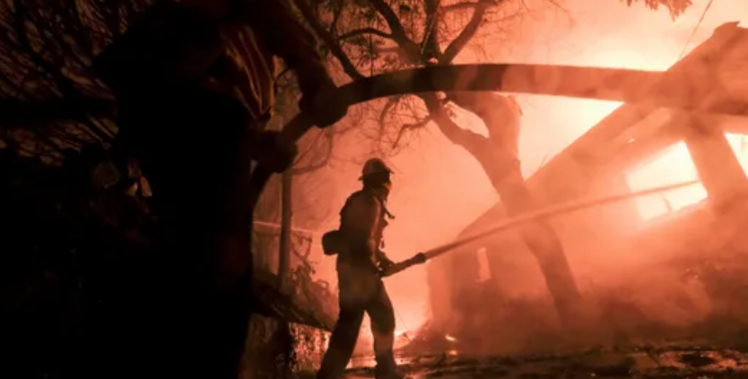 Firefighters battle the Woolsey Fire as it burns a home in Malibu in this file photo. (Photo: AP PHOTO)