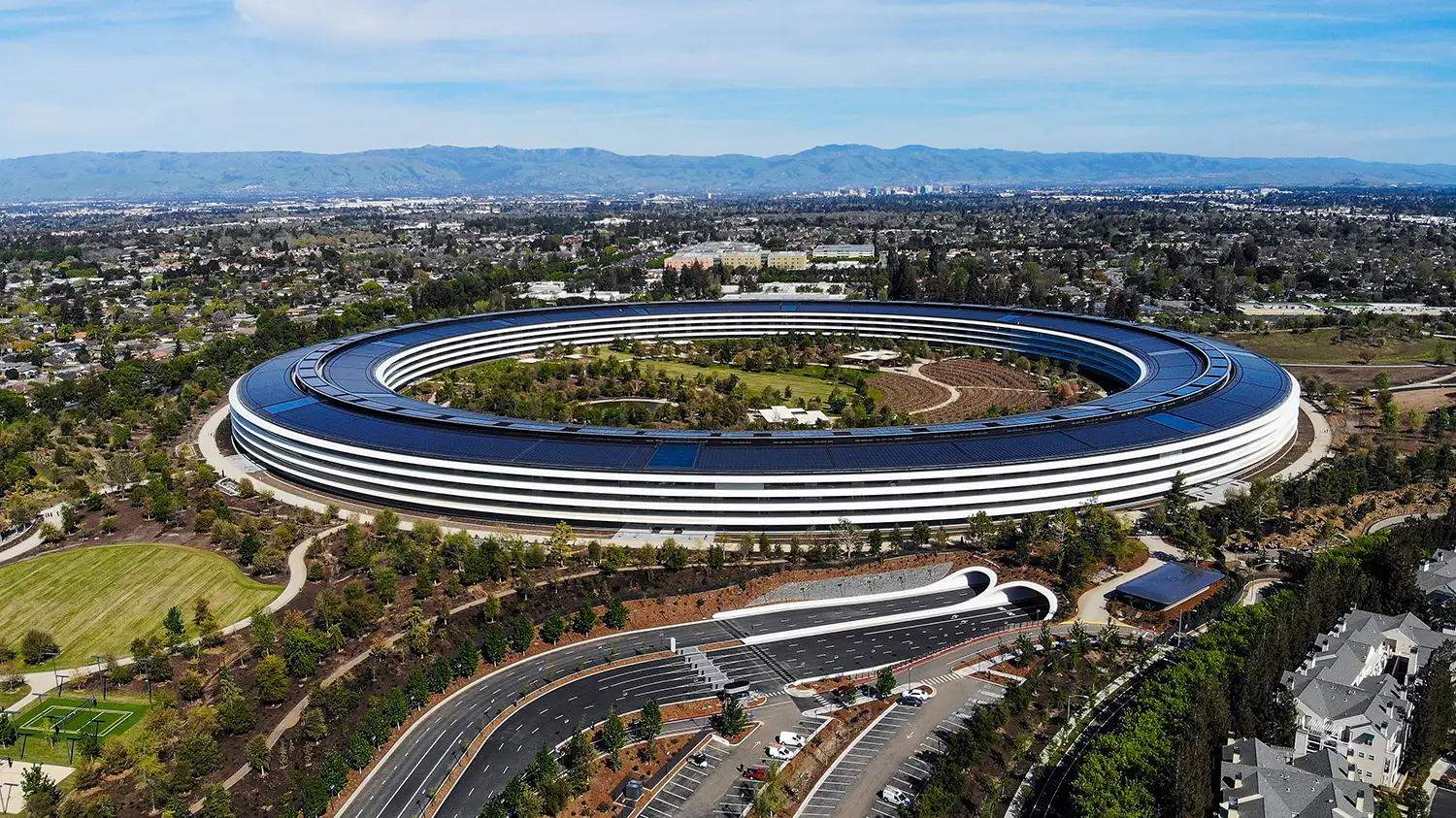The Apple campus in the center of the Silicon Valley, close to Milpitas, CA.